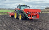Kuhn front tank combi offers drilling flexibility