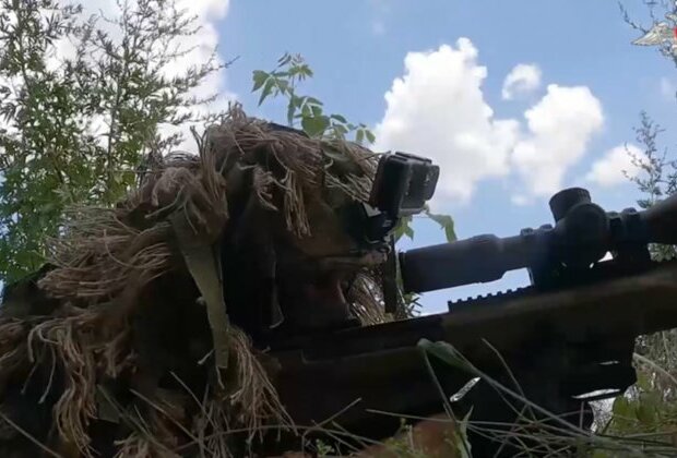 Russian snipers strike Ukrainian machine gunners MOD