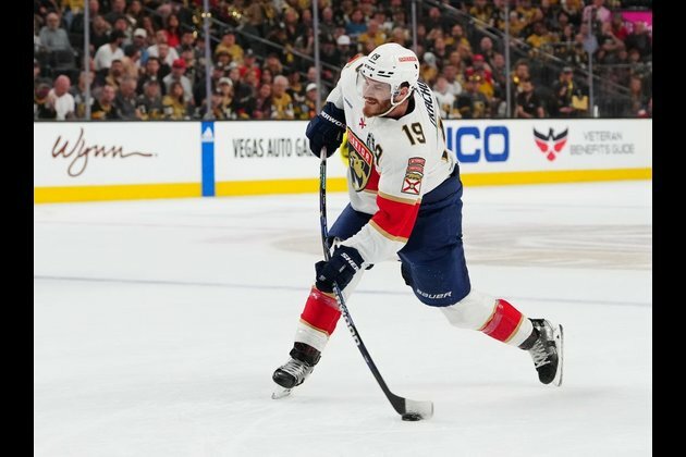 Panthers star Matthew Tkachuk exits after first-period hit