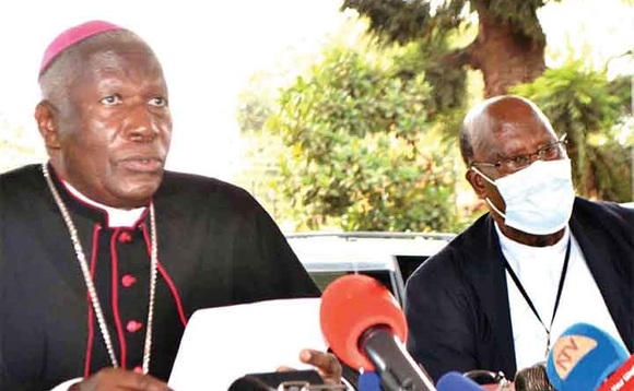 Bp. Zziwa ng’annyonnyola. Ku ddyo ye Mgsr John Baptist Kauta, omuwandiisi w’olukiiko lw’Abasumba Abakatoliki mu ggwanga. Bp. Zziwa ng’annyonnyola. Ku ddyo ye Mgsr John Baptist Kauta, omuwandiisi w’olukiiko lw’Abasumba Abakatoliki mu ggwanga.