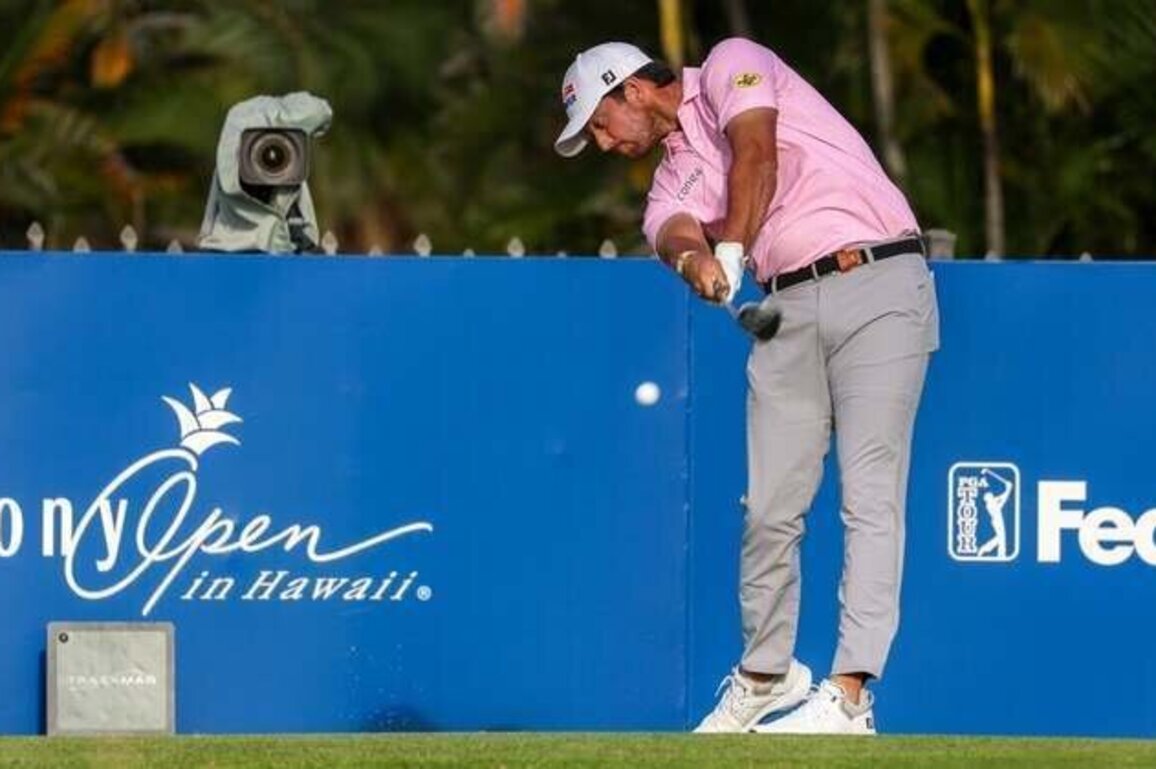 Davis Riley in Sony Open lead after strong finish through 3 rounds
