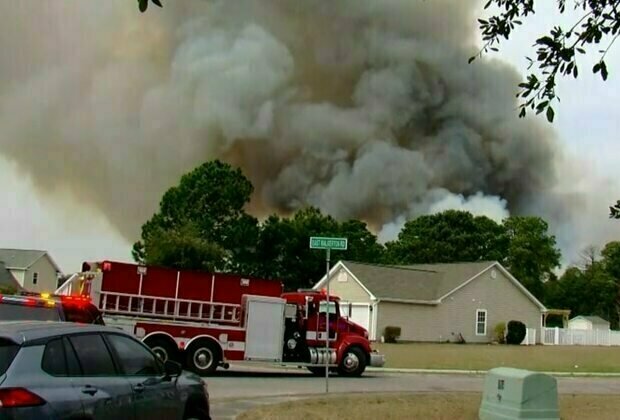 Crews battle wildfires in Carolinas amid dry conditions, gusty winds