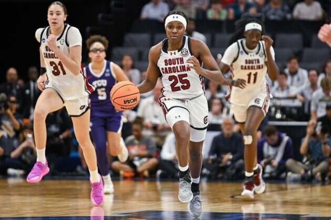 Joyce Edwards, No. 1 South Carolina rout TCU, charge into Final Four