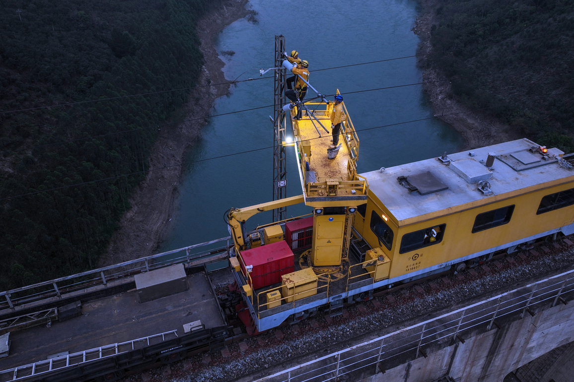 CHINA-SPRING FESTIVAL TRAVEL RUSH-PREPARATION-TRAIN MAINTENANCE (CN)