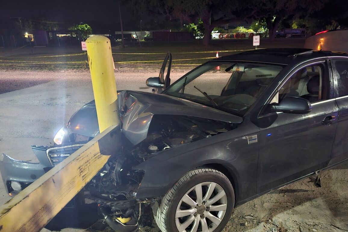 Video- Fla. officer injured after suspect drags him 150 feet in vehicle