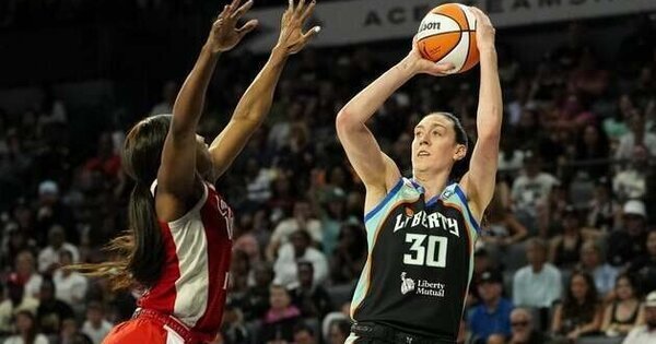Liberty's Breanna Stewart climbs scoring list as Mercury soar up standings