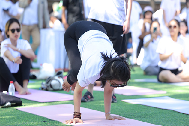 Hundreds celebrate International Yoga Day in Beijing