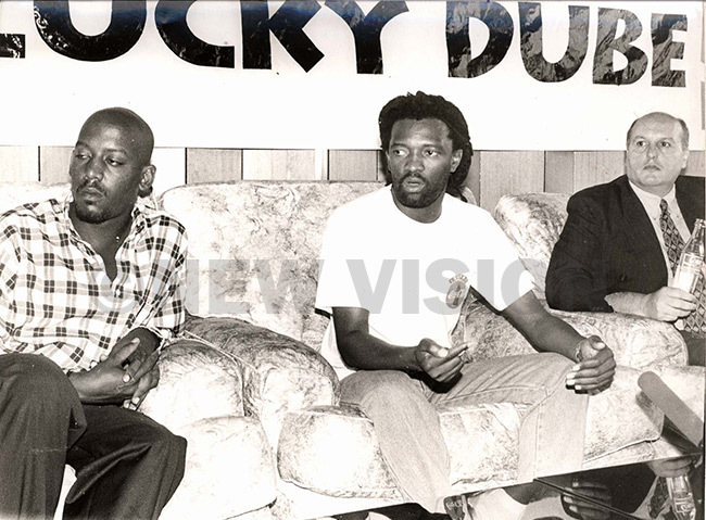  ucky ubes press conference at the ile otel in pril 1996 where he announced he was marrying gandan girl eft is ndrew ugasira hoto by alungi abuye 