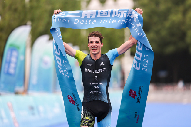 (SP)CHINA-SHANGHAI-YANGTZE RIVER INTERNATIONAL TRIATHLON(CN)