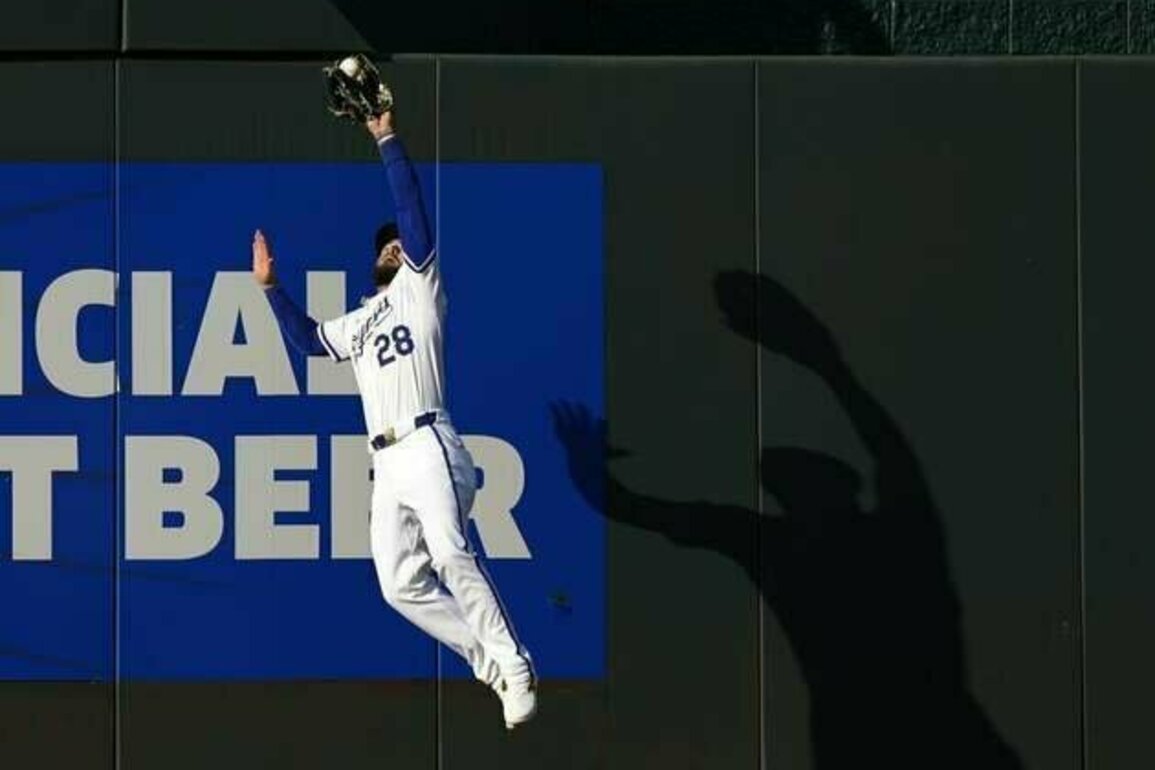 Royals power past Braves; Ronald Acuna Jr. (Achilles) exits