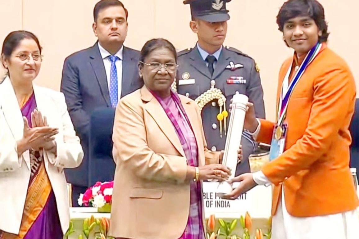 President Murmu honours Seven Summits Achiever Vishwanath Karthikey with PM Bal Puraskar