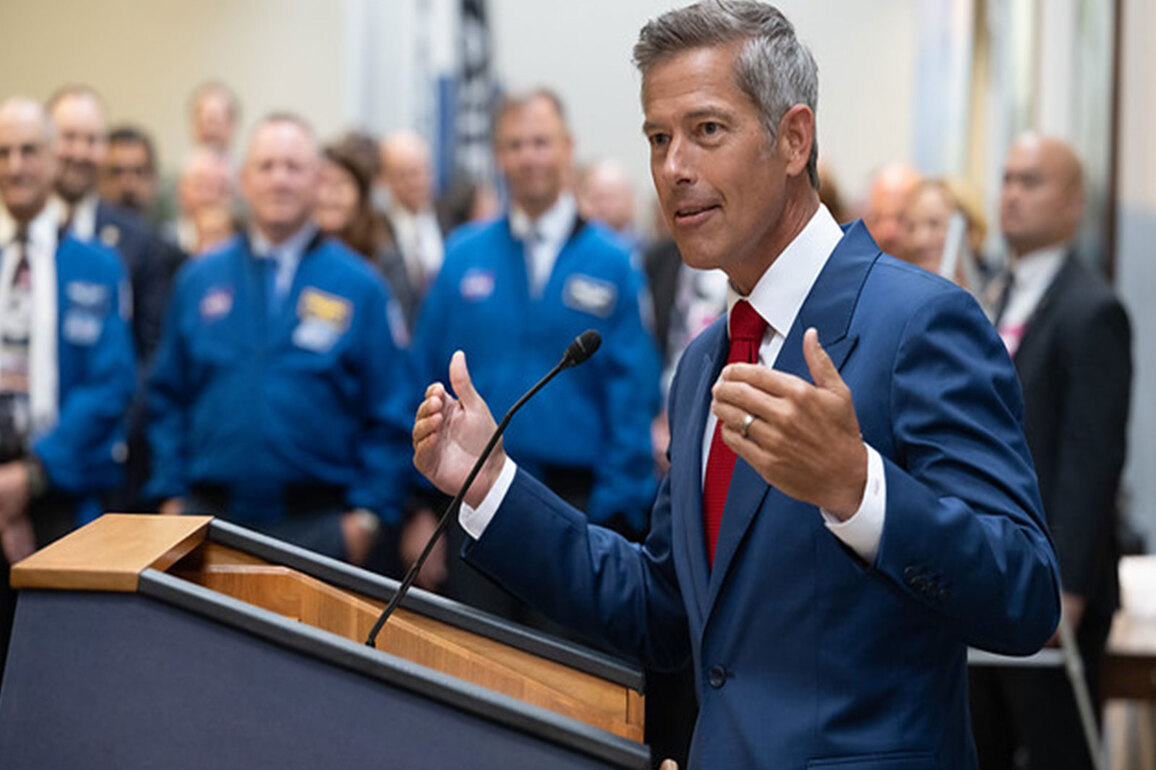 NASA to open HLS contract for Bezos's Blue Origin over delays; Musk says "They won't"