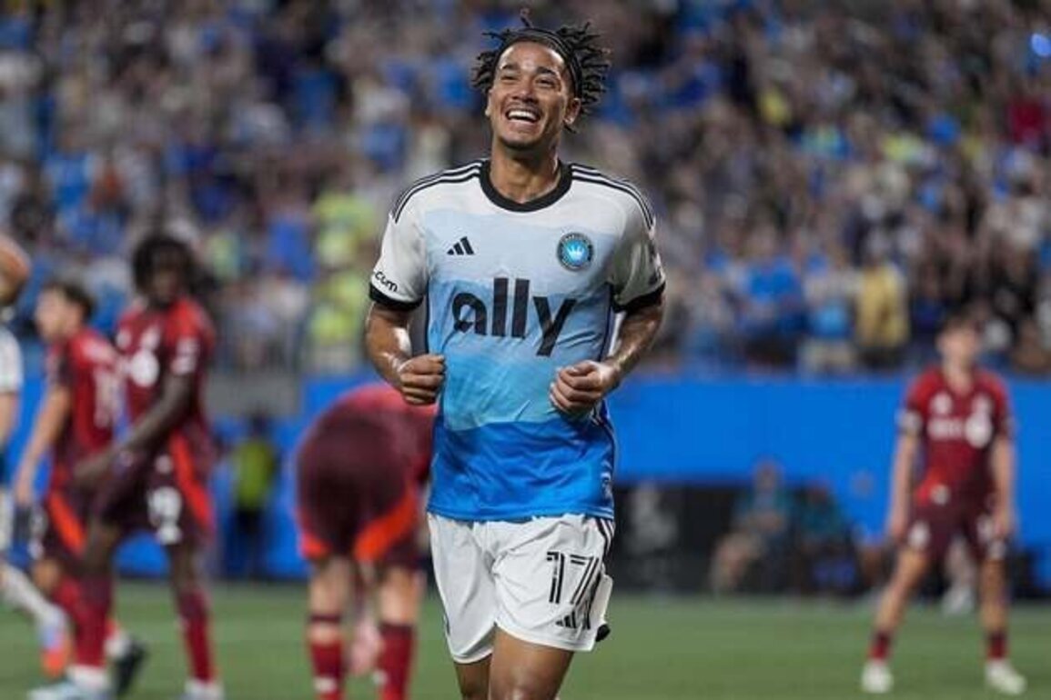 Charlotte signs F Idan Toklomati through 2028-29