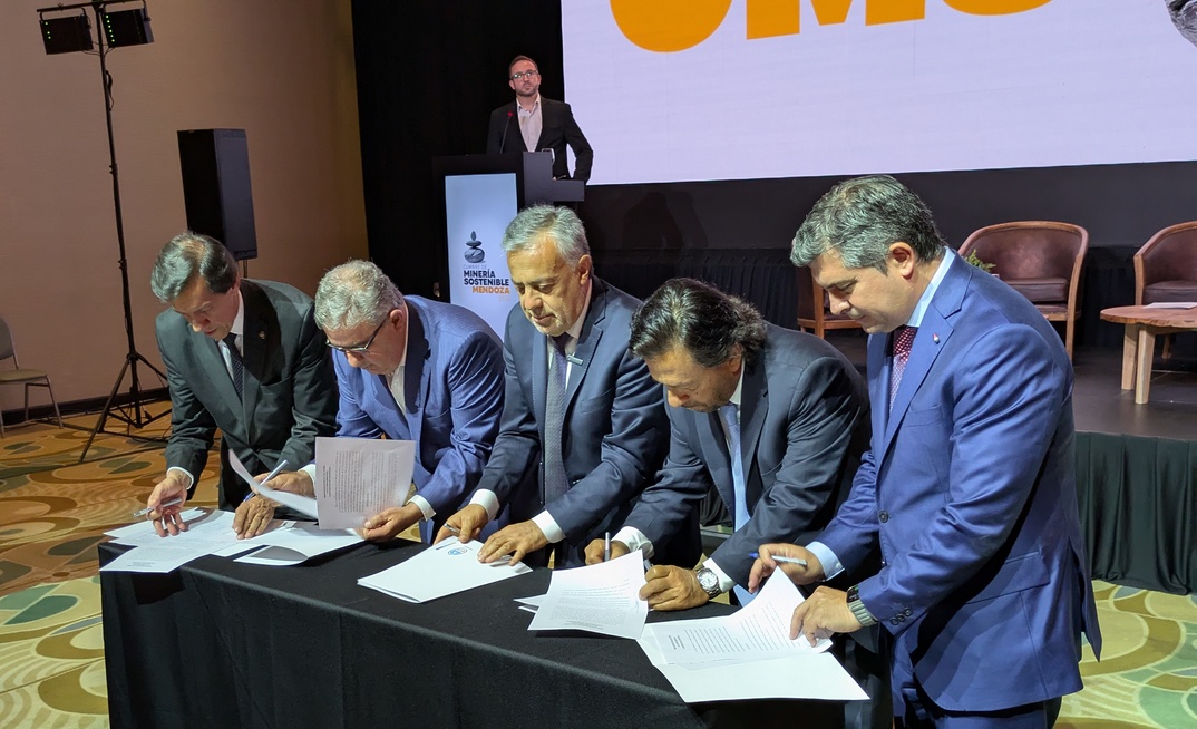 Governors sign copper agreement at Sustainable Mining Summit (CMS) in Mendoza