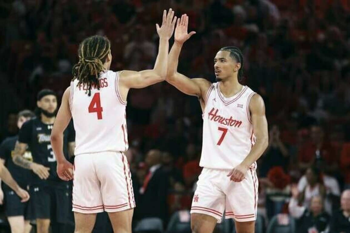 Houston climbs to No. 1 in chaotic week for Top 25