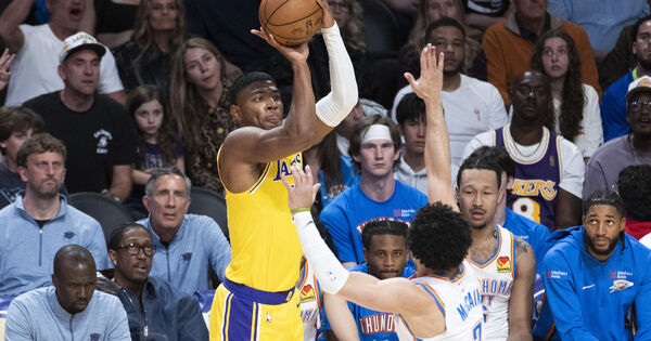 (SP)U.S.-LOS ANGELES-BASKETBALL-NBA-THUNDER VS LAKERS