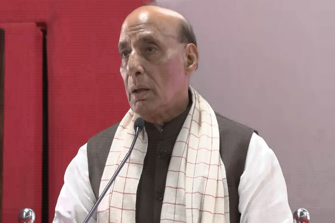 "Any misadventure from Pakistan in Sir Creek will receive decisive response": Rajnath Singh in Kachchh