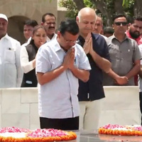 Delhi Excise Policy case: Kejriwal pays tribute to Mahatma Gandhi at Rajghat, backs 'Satyagraha' stance
