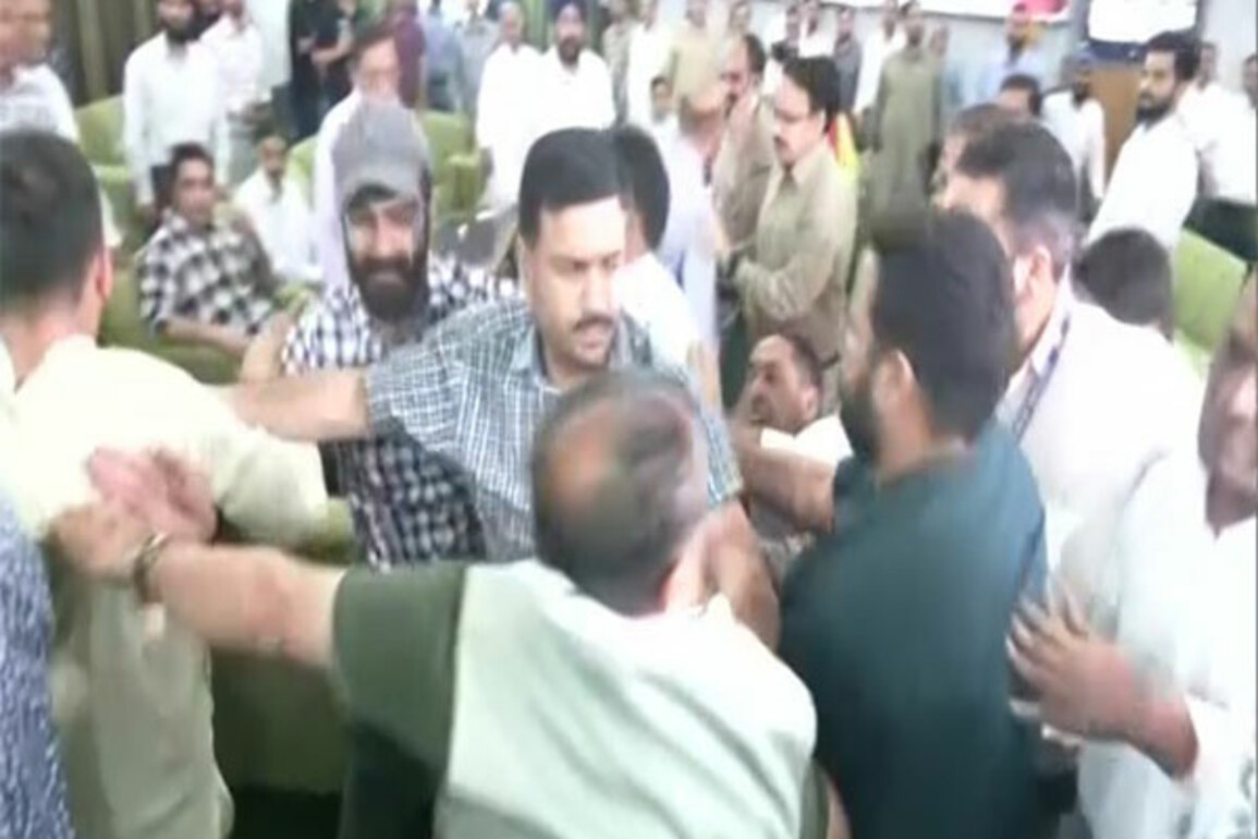 Scuffle in J-K Assembly after AAP MLAs comment on Hindus; leaders pushed out of premises