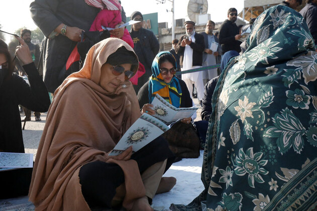 Pak: Imran Khan's sisters, PTI leaders protest near Adiala Jail after being barred from meeting him again