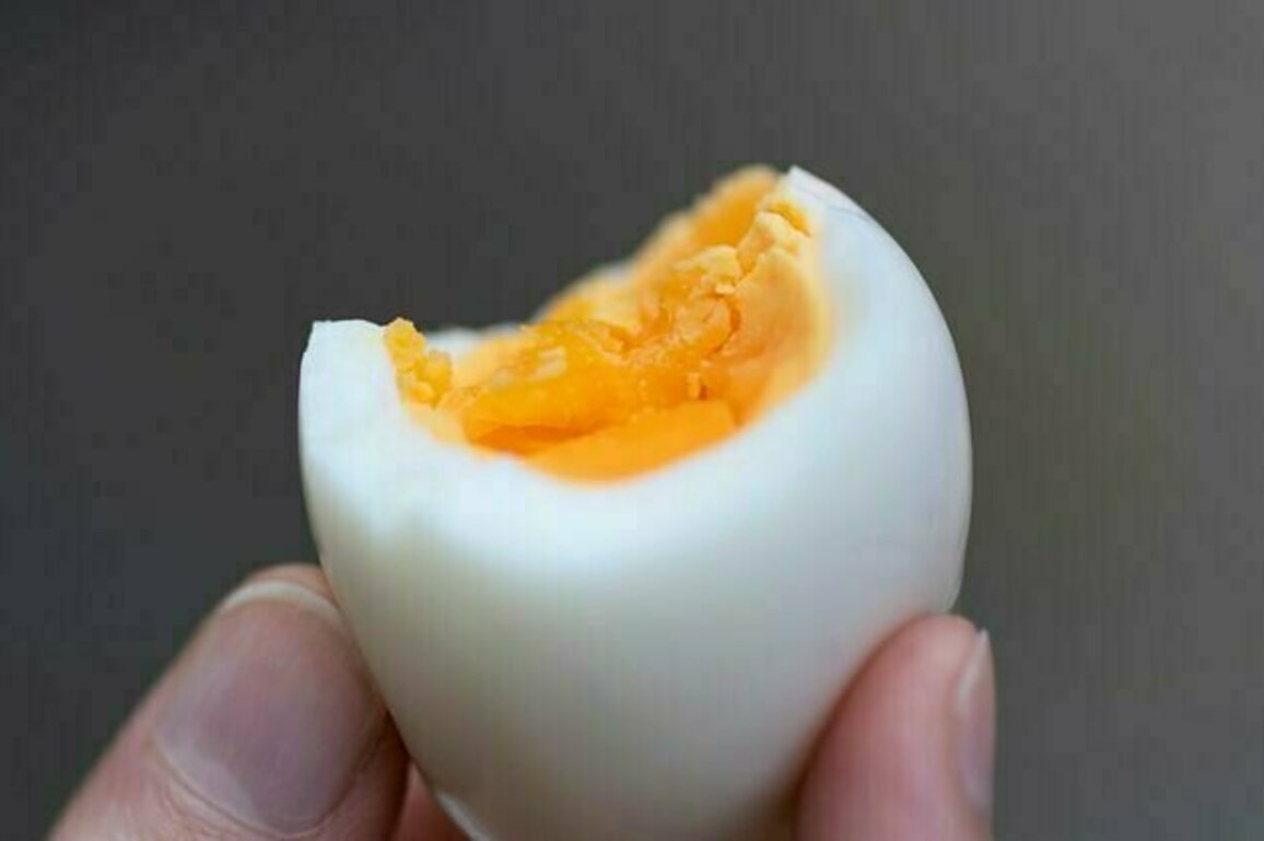 Is there a best way to peel a boiled egg? A food scientist explains