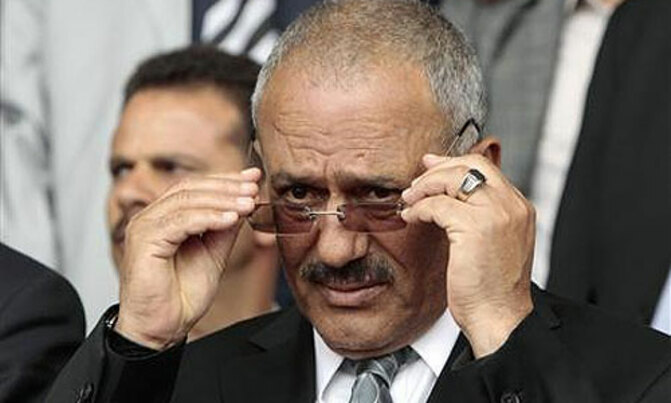 Yemen's Saleh leaves for US, opponents protest Yemen's Saleh leaves for US, opponents protest