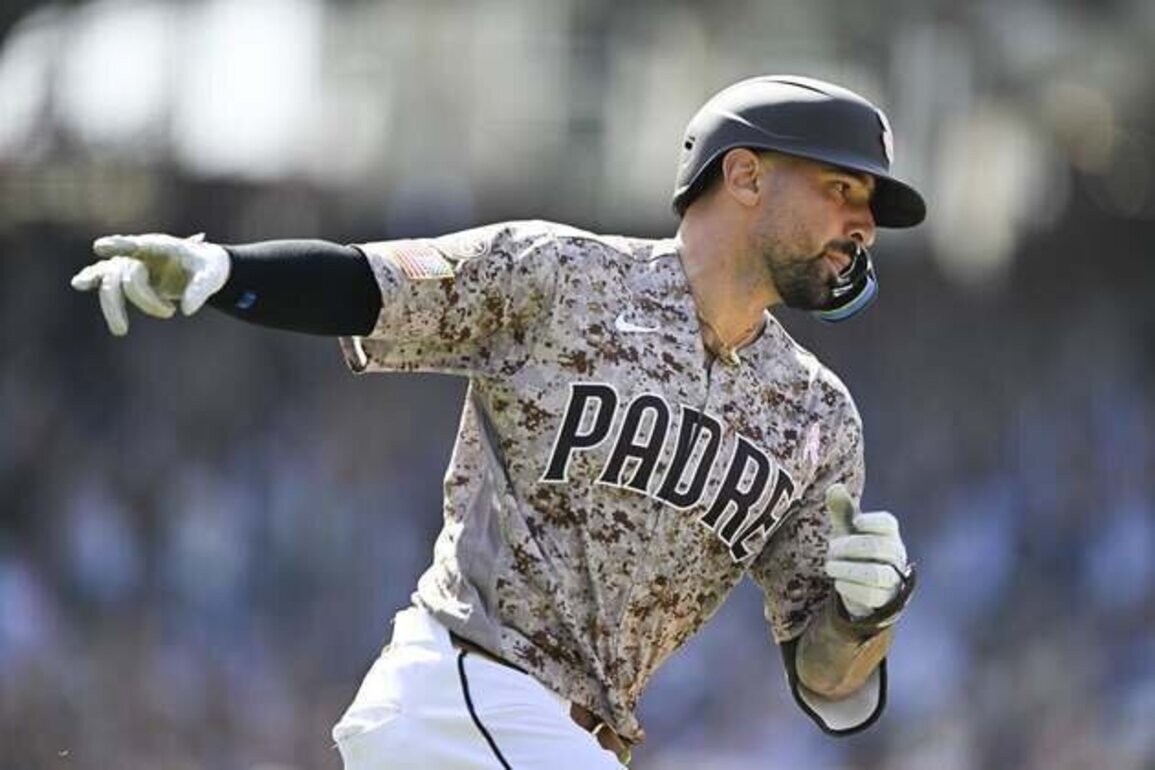 Nick Castellanos homers in 9th, Padres beat Cardinals