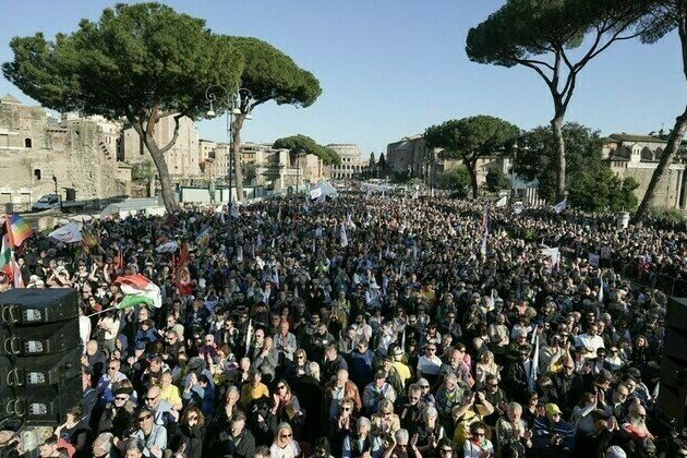 Thousands protest in Rome against EU rearmament 