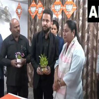 "Must make daughters self-reliant," says Delhi CM Rekha Gupta on International Women's Day