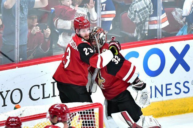 Coyotes hold off Islanders, 2-1