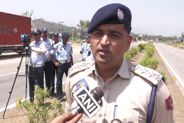J-K traffic police deploy speed radar guns on national highway to curb over speeding, boost safety
