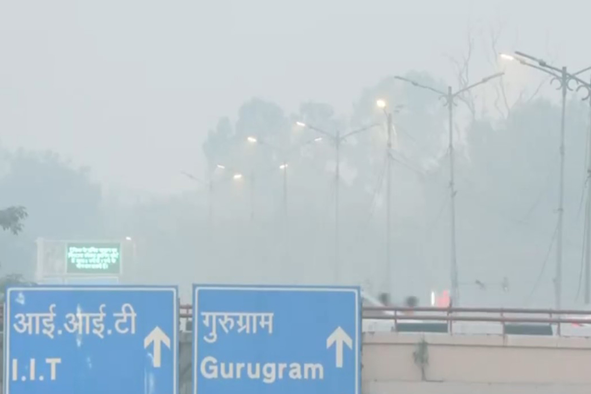 Air Quality in Delhi deteriorates further; AQI touches 421, enters 'Severe' category