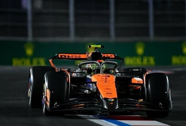 Lando Norris fends off Max Verstappen at Australian GP