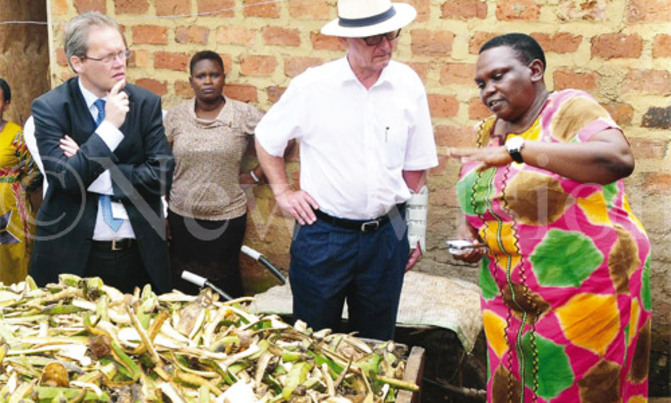 Sponsors visit nominees for best farmers award Sponsors visit nominees for best farmers award