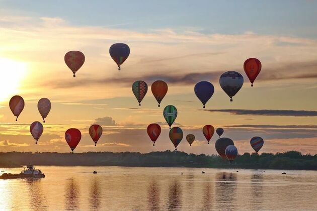 UAE balloon ascends in Russian skies