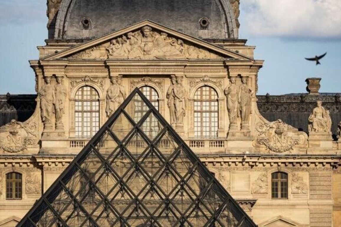 France announces team of architects for Louvre overhaul