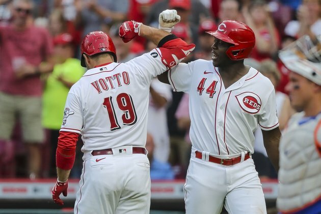Wade Miley, Reds hold down Mets