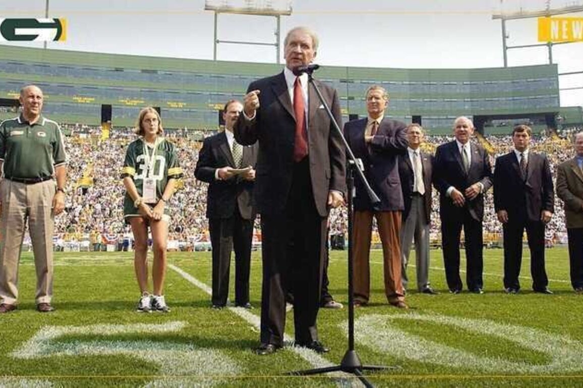 Packers to honor Bob Harlan by installing name on Lambeau Field faade