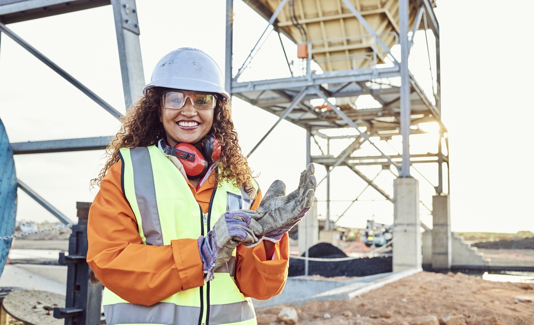 The Women in Mining programme established by Prisma Training Solutions and Barrick Gold is helping to break down barriers in Tanzania’s mining industry