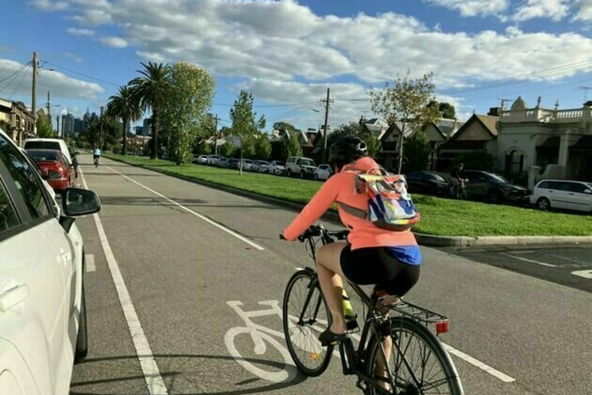 Most bike lanes in inner Melbourne have less than 40% tree cover - that'll get worse, new maps show