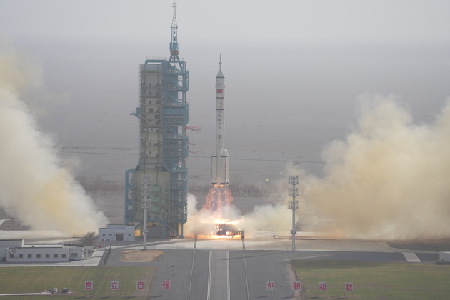 Photo Flash | China launches Shenzhou-22 spaceship