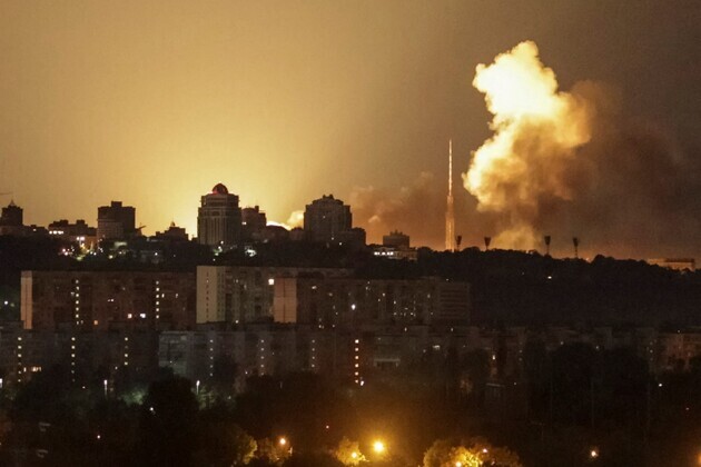 Kyiv hit by deadly Russian strikes, at least 9 dead and dozens wounded
