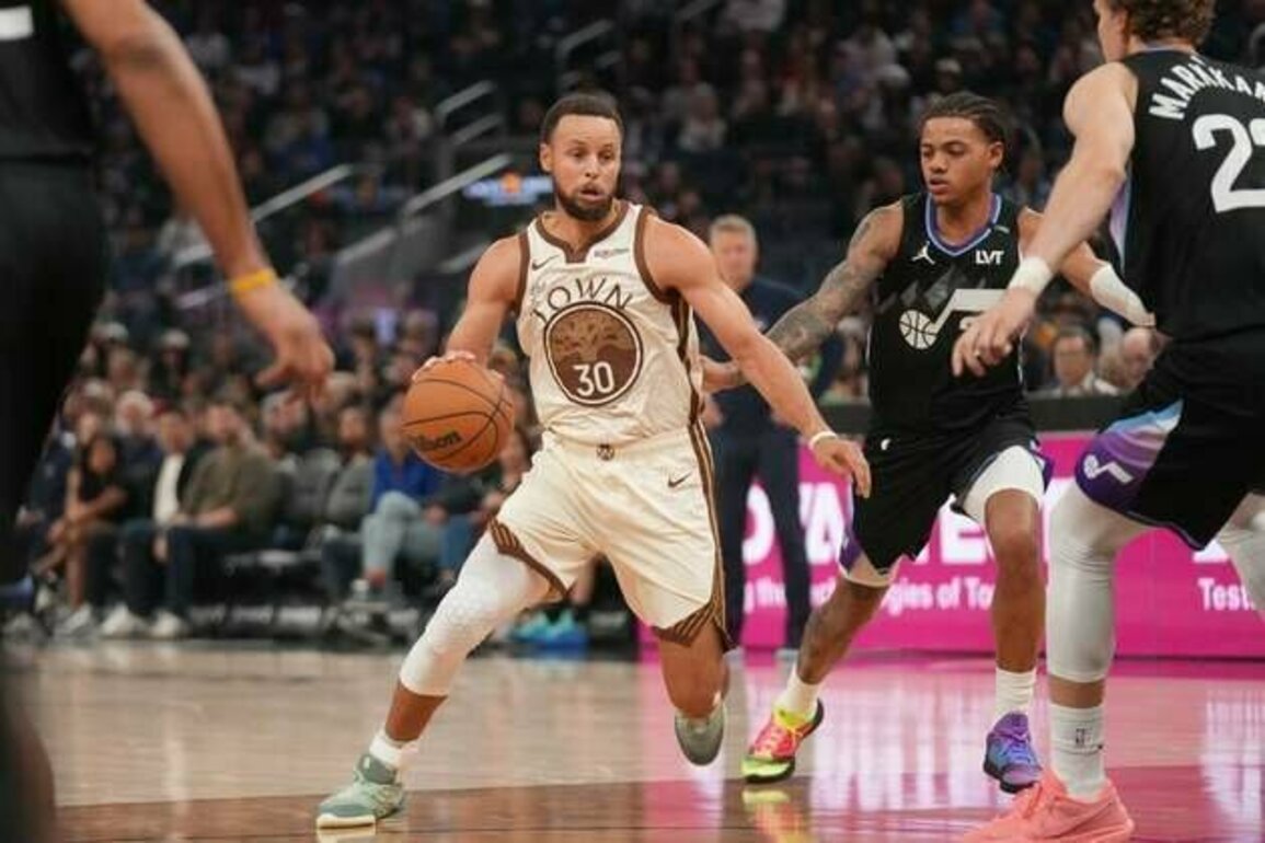 Stephen Curry, Warriors put on 3-point show to sink Jazz