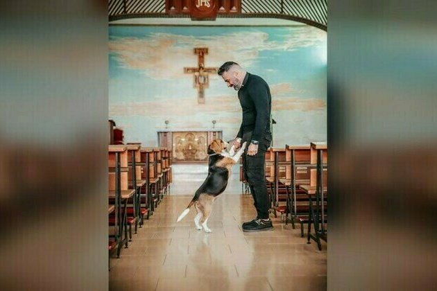 Vatican enlists hot priests to save faith