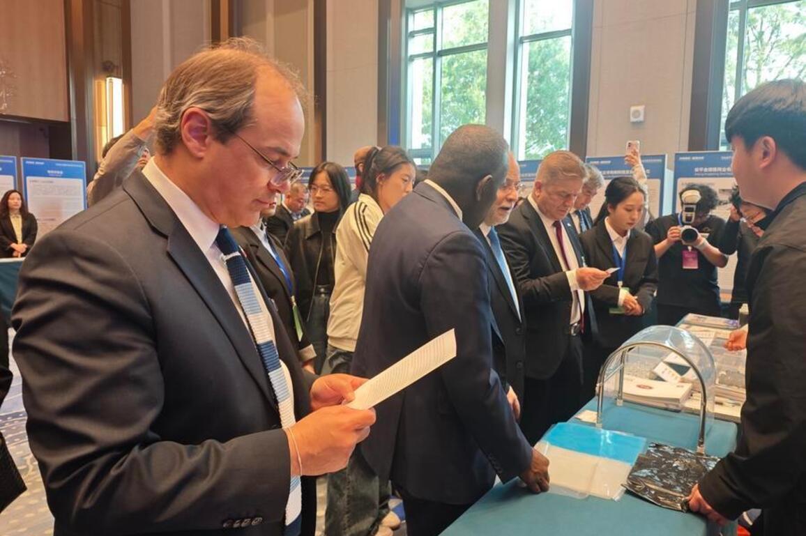 Foreign envoys tour Hebei in north China, seek business ties, urban innovation insights
