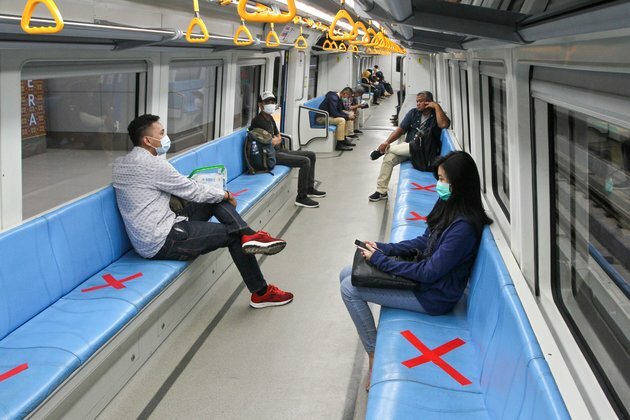 From Dhaka to Gaza: How Do You Socially Distance in a Crowd