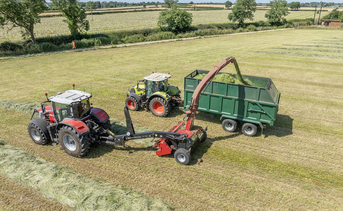 John Gowling and son Tim, are pleased with the performance and productivity of their Kongskilde FCT 1260 MD trailed forager harvester.