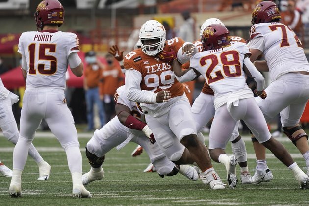 No. 15 Iowa State tops No. 20 Texas, takes control of Big 12