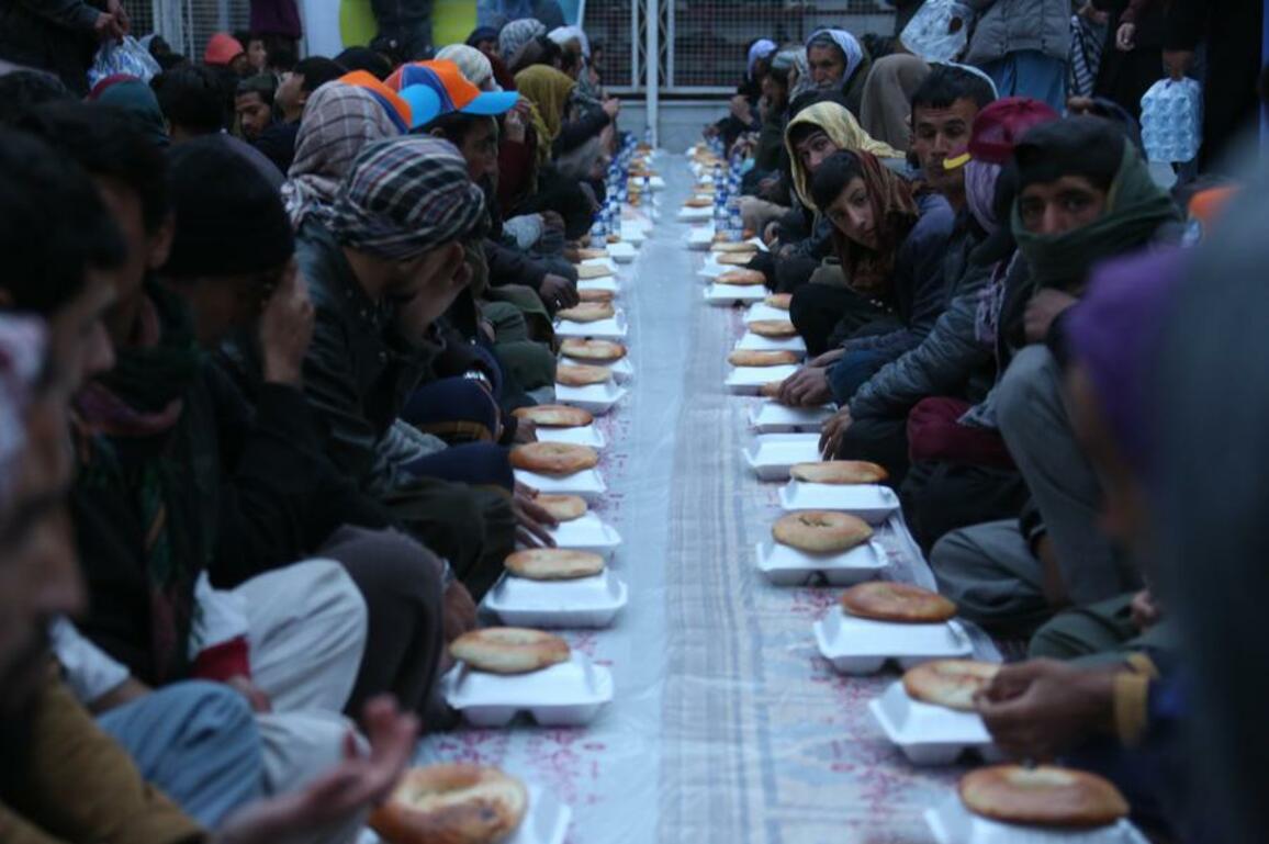 Asia Album: Afghan people break their fast in Ramadan
