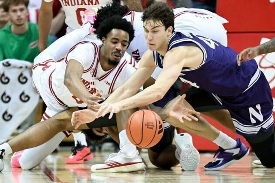 Nick Martinelli's 28 spark Northwestern's rally at Indiana
